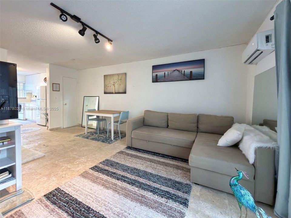 For Sale: $260,000 (0 beds, 1 baths, 423 Square Feet)