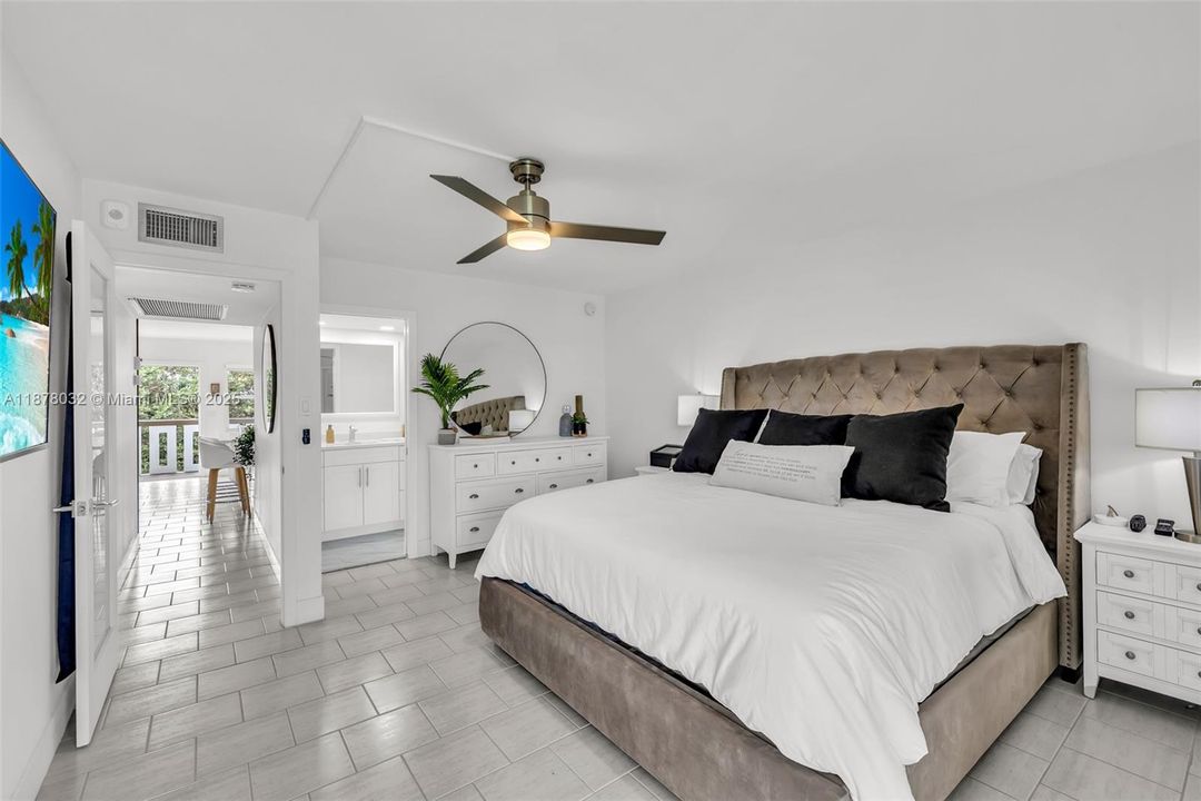 Active With Contract: $319,000 (2 beds, 2 baths, 1000 Square Feet)