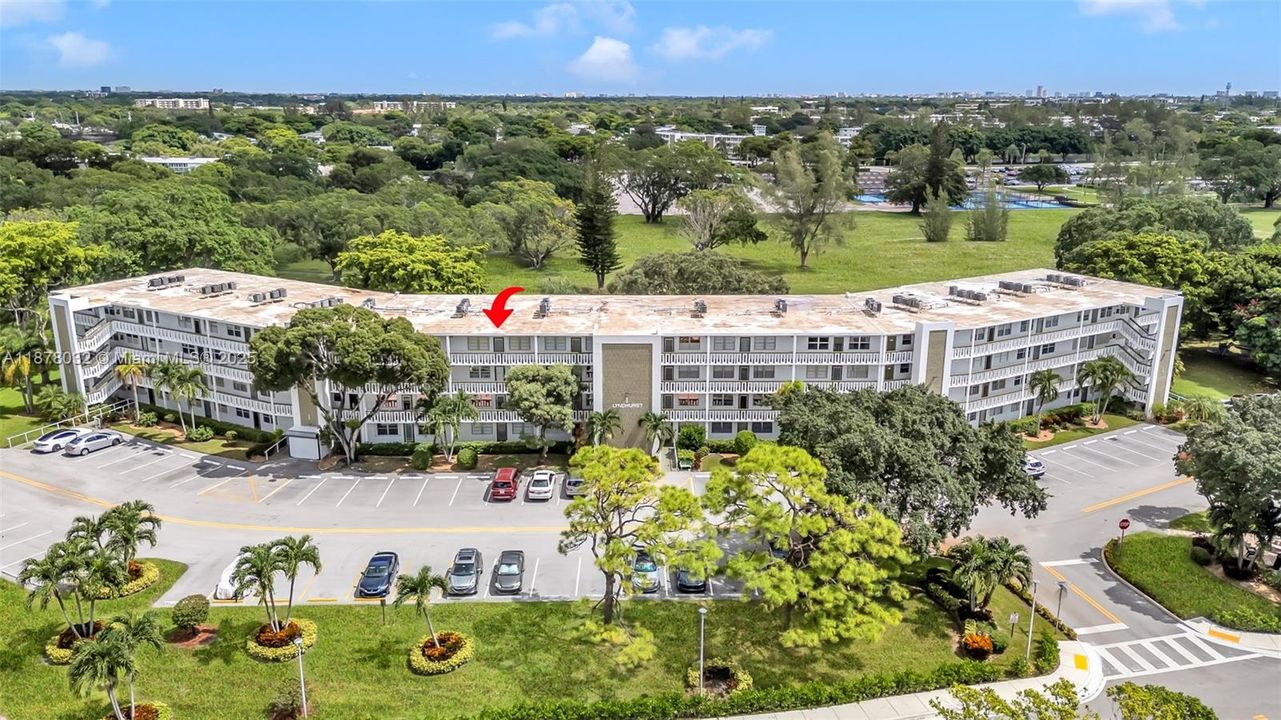 Active With Contract: $319,000 (2 beds, 2 baths, 1000 Square Feet)