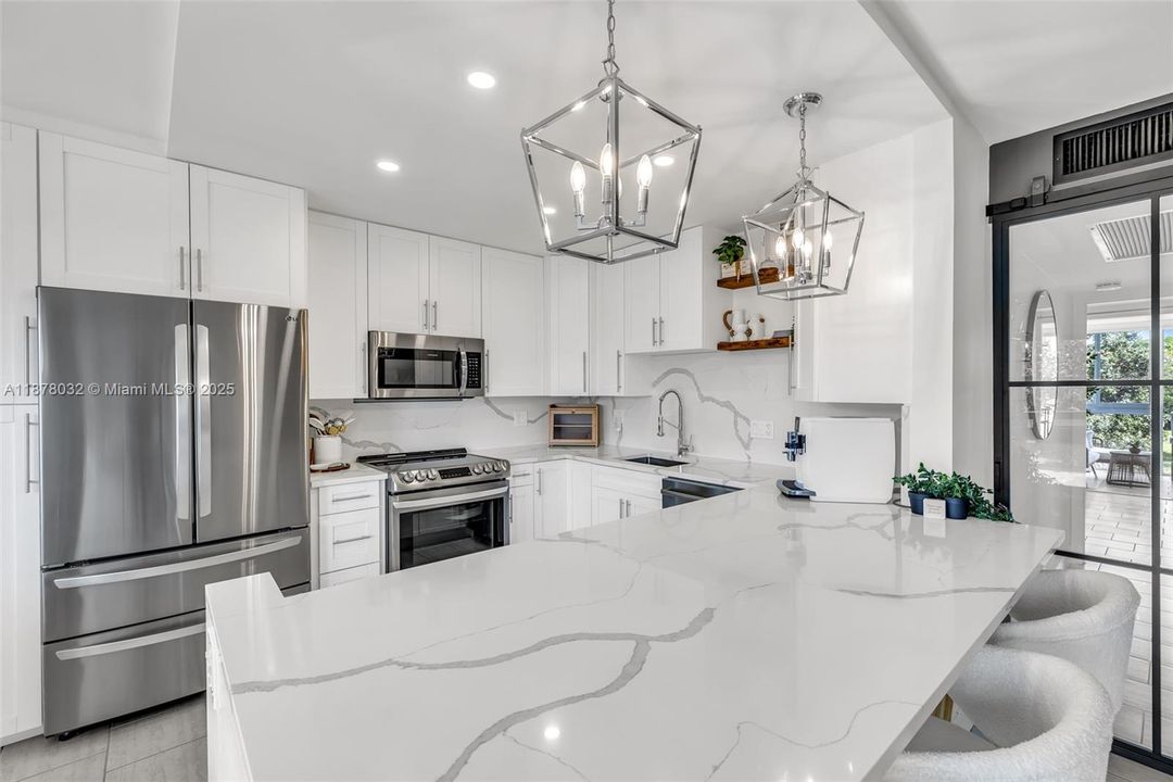 Active With Contract: $319,000 (2 beds, 2 baths, 1000 Square Feet)