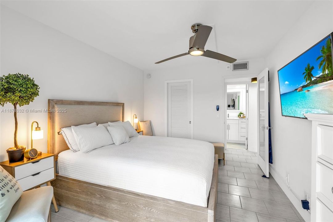 Active With Contract: $319,000 (2 beds, 2 baths, 1000 Square Feet)