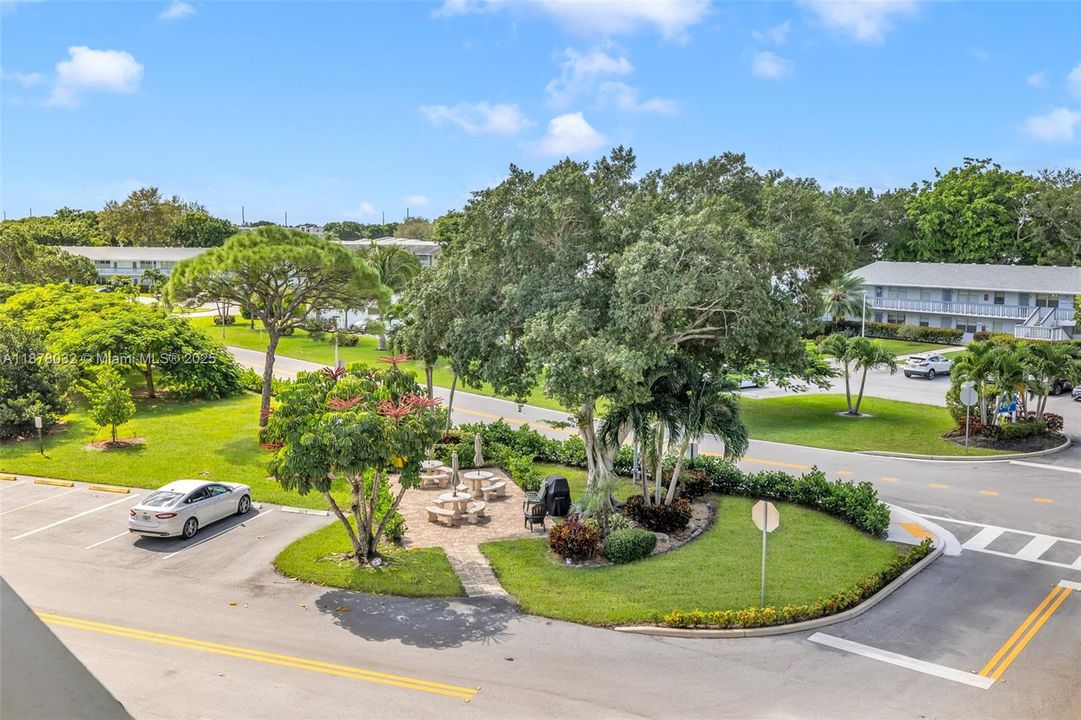 Active With Contract: $319,000 (2 beds, 2 baths, 1000 Square Feet)