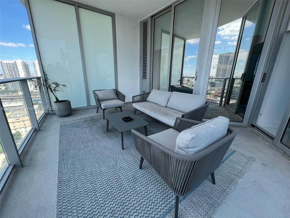 Recientemente alquilado: $5,250 (1 camas, 2 baños, 1173 Pies cuadrados)