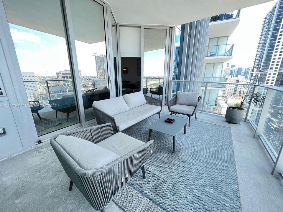 Recientemente alquilado: $5,250 (1 camas, 2 baños, 1173 Pies cuadrados)