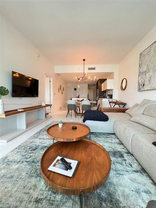 Recientemente alquilado: $5,250 (1 camas, 2 baños, 1173 Pies cuadrados)