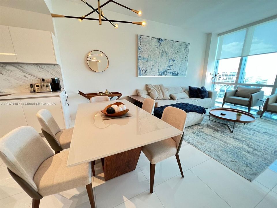 Recientemente alquilado: $5,250 (1 camas, 2 baños, 1173 Pies cuadrados)