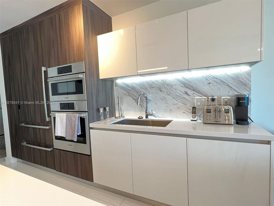 Recientemente alquilado: $5,250 (1 camas, 2 baños, 1173 Pies cuadrados)