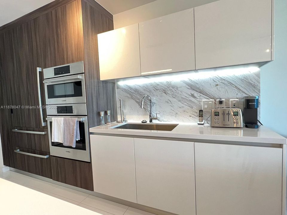 Recientemente alquilado: $5,250 (1 camas, 2 baños, 1173 Pies cuadrados)