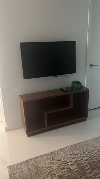 Recientemente alquilado: $5,250 (1 camas, 2 baños, 1173 Pies cuadrados)