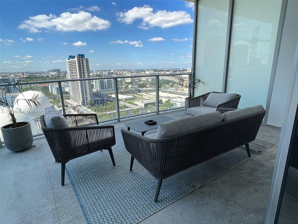 Recientemente alquilado: $5,250 (1 camas, 2 baños, 1173 Pies cuadrados)