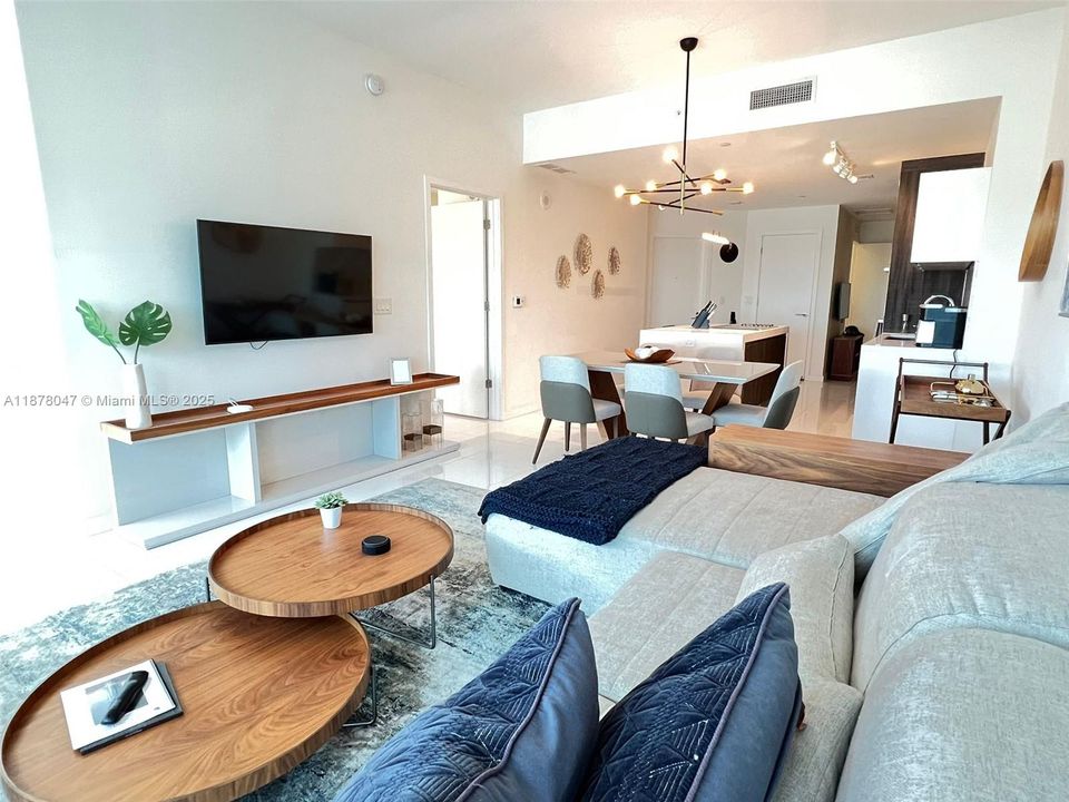 Recientemente alquilado: $5,250 (1 camas, 2 baños, 1173 Pies cuadrados)