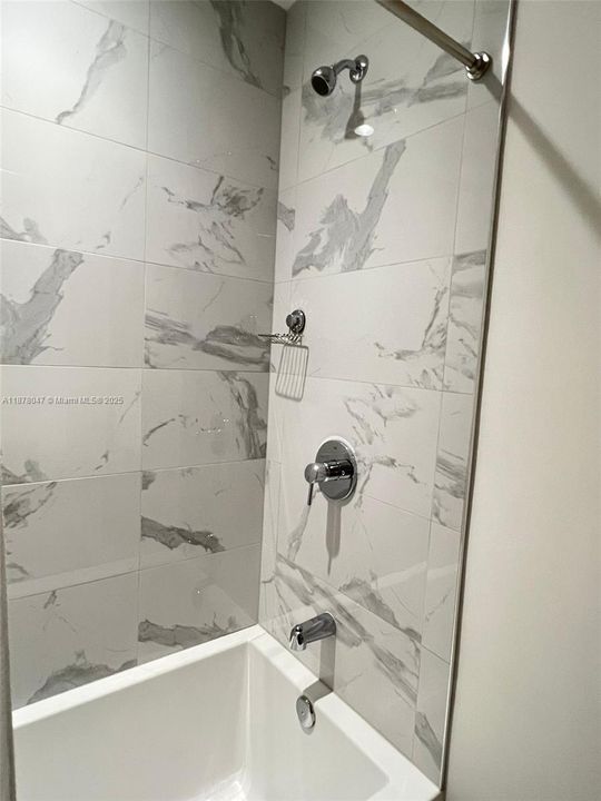 Recientemente alquilado: $5,250 (1 camas, 2 baños, 1173 Pies cuadrados)