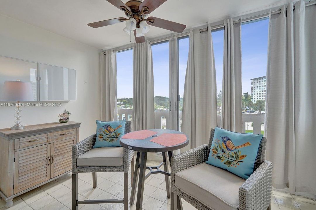 For Sale: $149,900 (1 beds, 1 baths, 844 Square Feet)