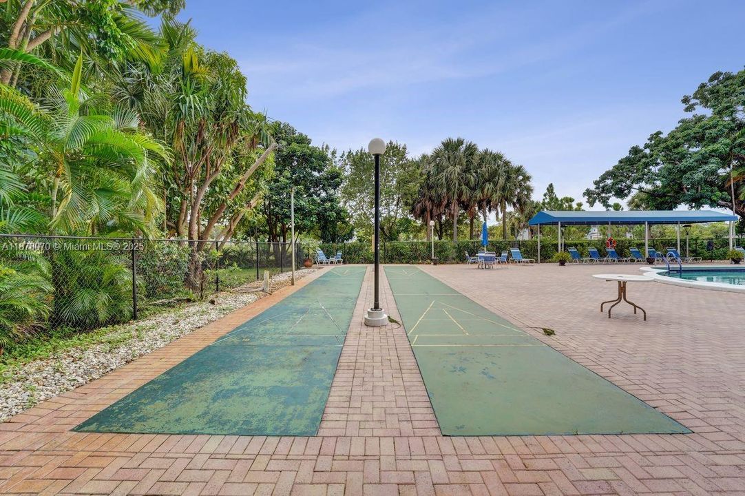 For Sale: $149,900 (1 beds, 1 baths, 844 Square Feet)