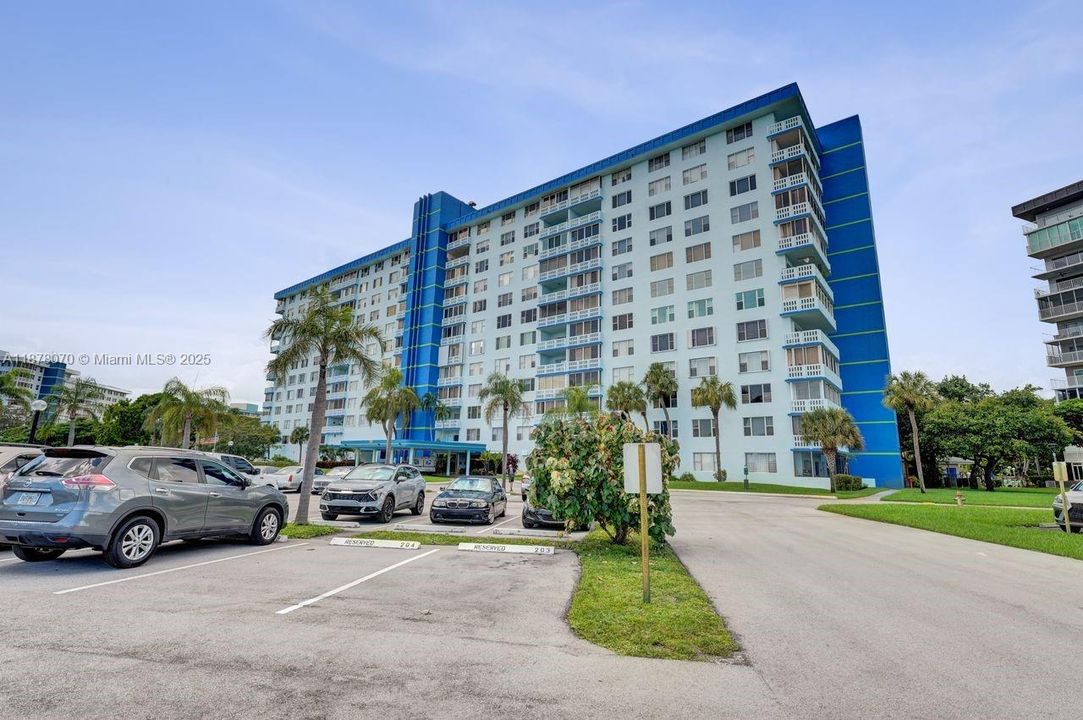 For Sale: $149,900 (1 beds, 1 baths, 844 Square Feet)