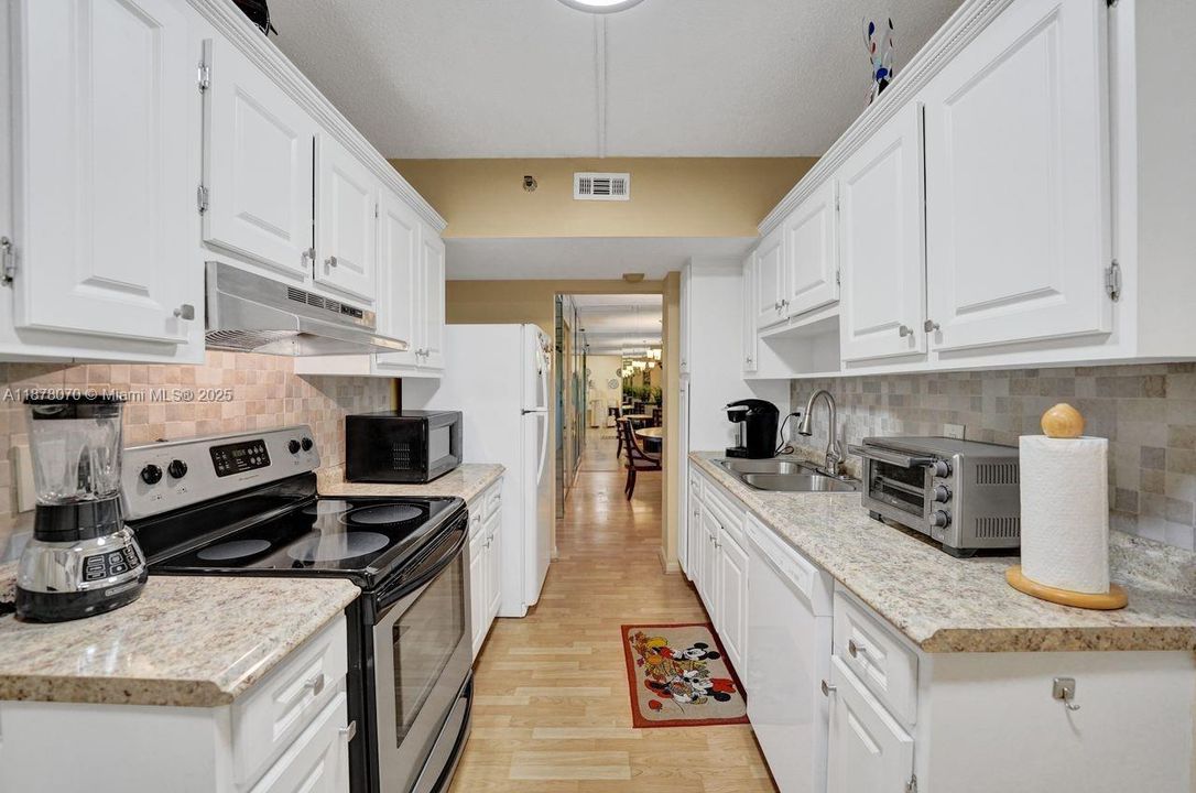 For Sale: $149,900 (1 beds, 1 baths, 844 Square Feet)