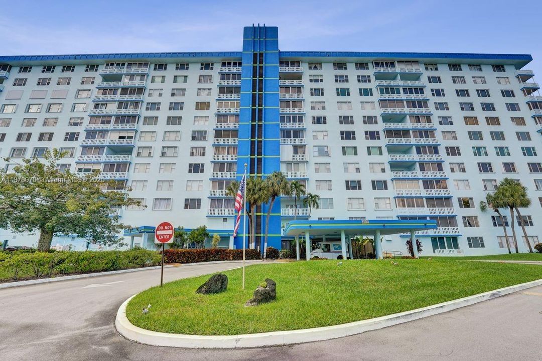 For Sale: $149,900 (1 beds, 1 baths, 844 Square Feet)