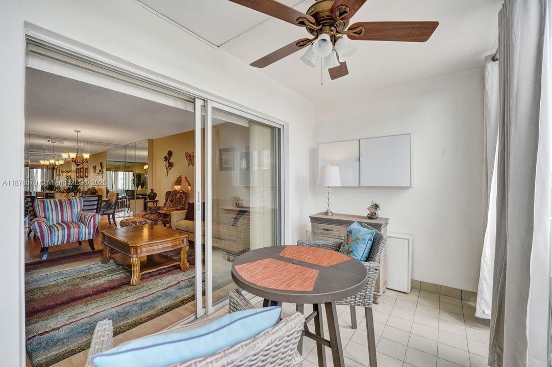 For Sale: $149,900 (1 beds, 1 baths, 844 Square Feet)