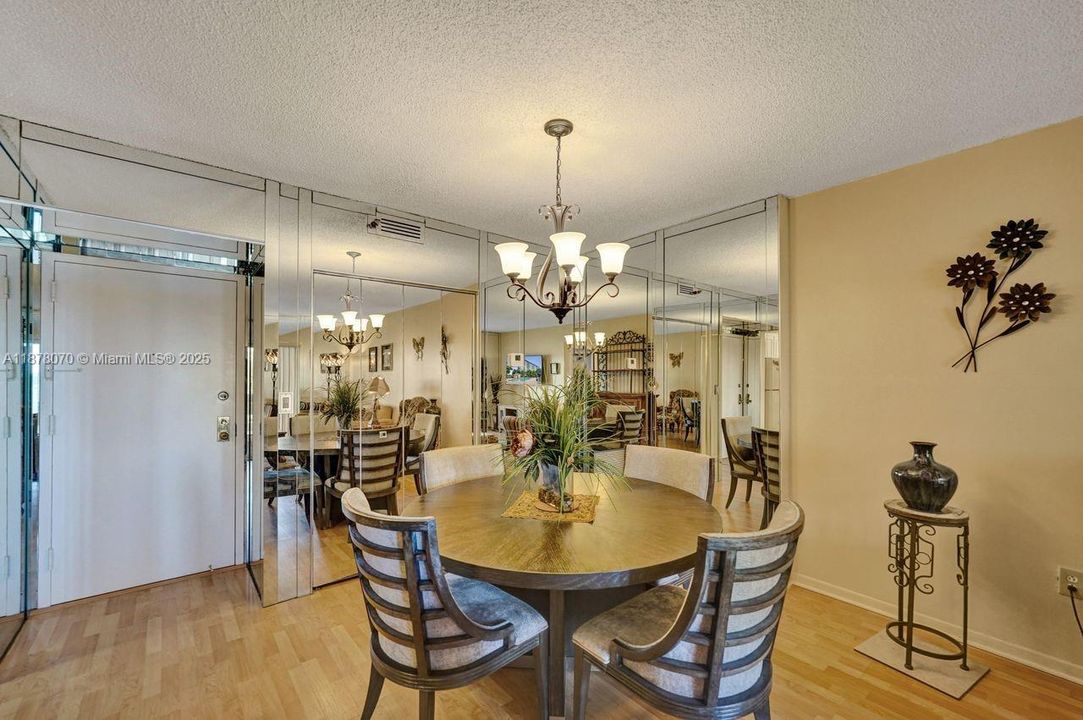 For Sale: $149,900 (1 beds, 1 baths, 844 Square Feet)