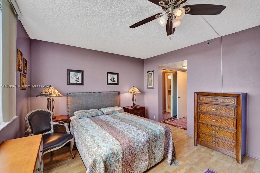 For Sale: $149,900 (1 beds, 1 baths, 844 Square Feet)