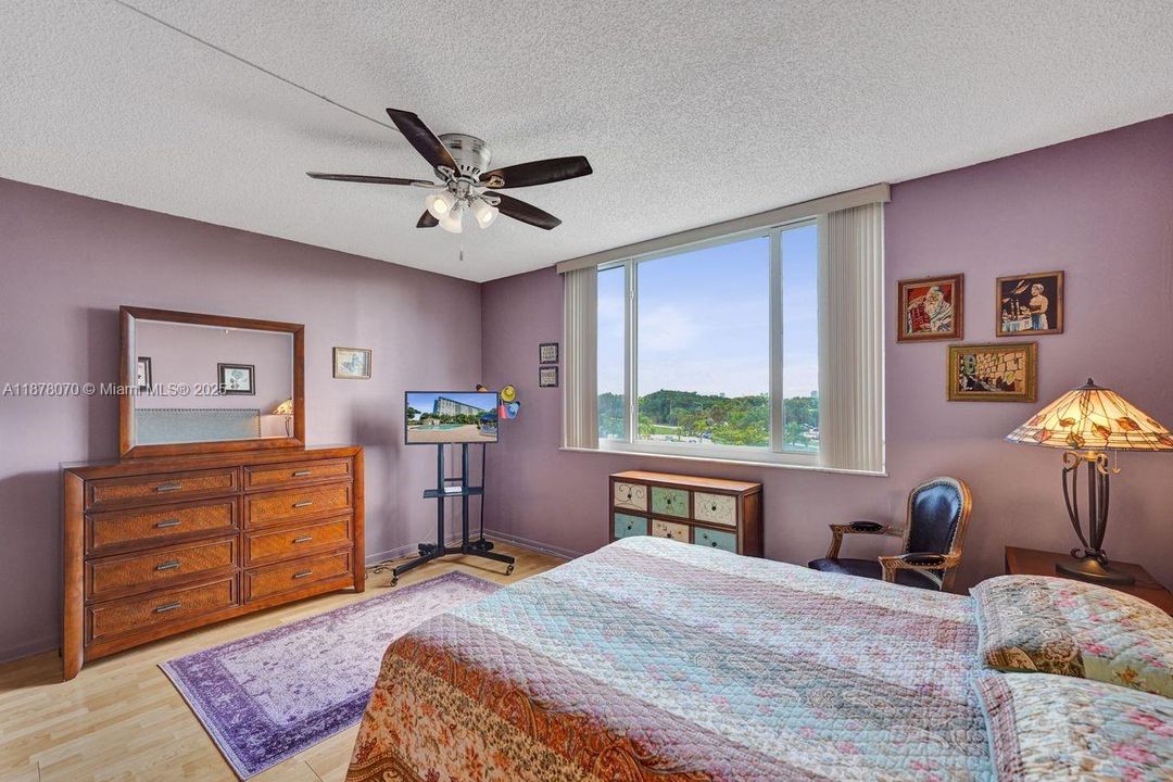 For Sale: $149,900 (1 beds, 1 baths, 844 Square Feet)