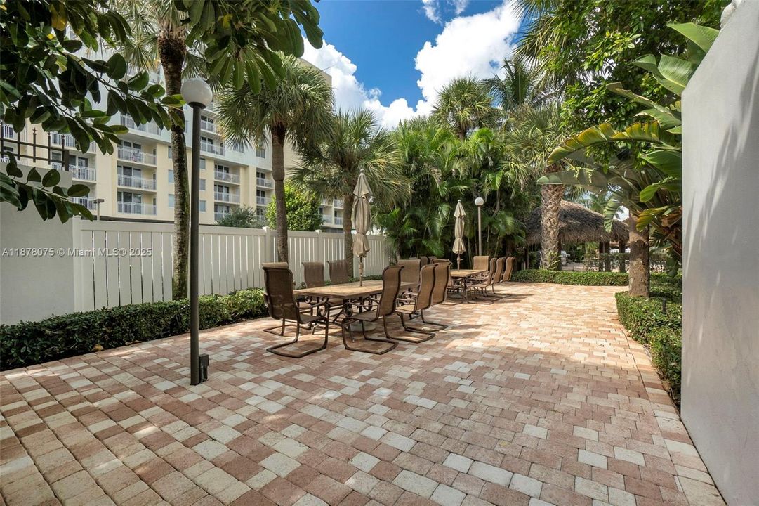 For Sale: $699,900 (2 beds, 2 baths, 1530 Square Feet)