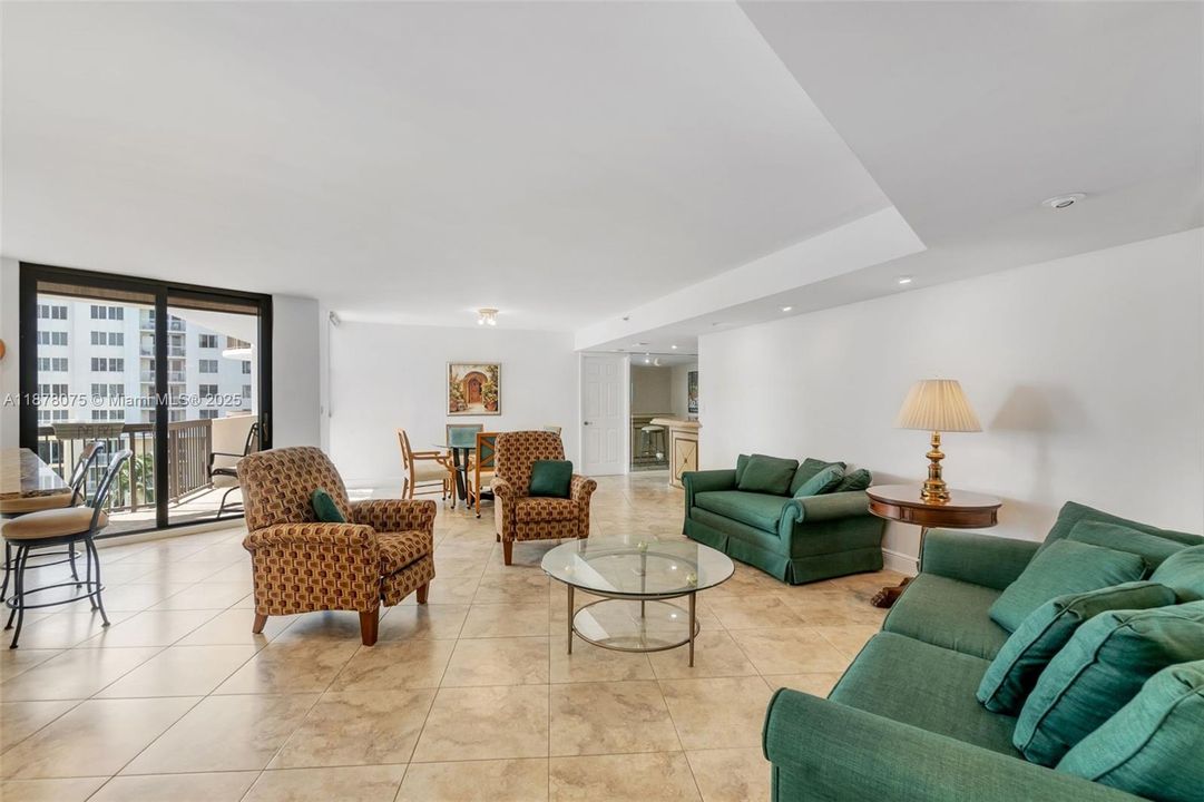 For Sale: $699,900 (2 beds, 2 baths, 1530 Square Feet)