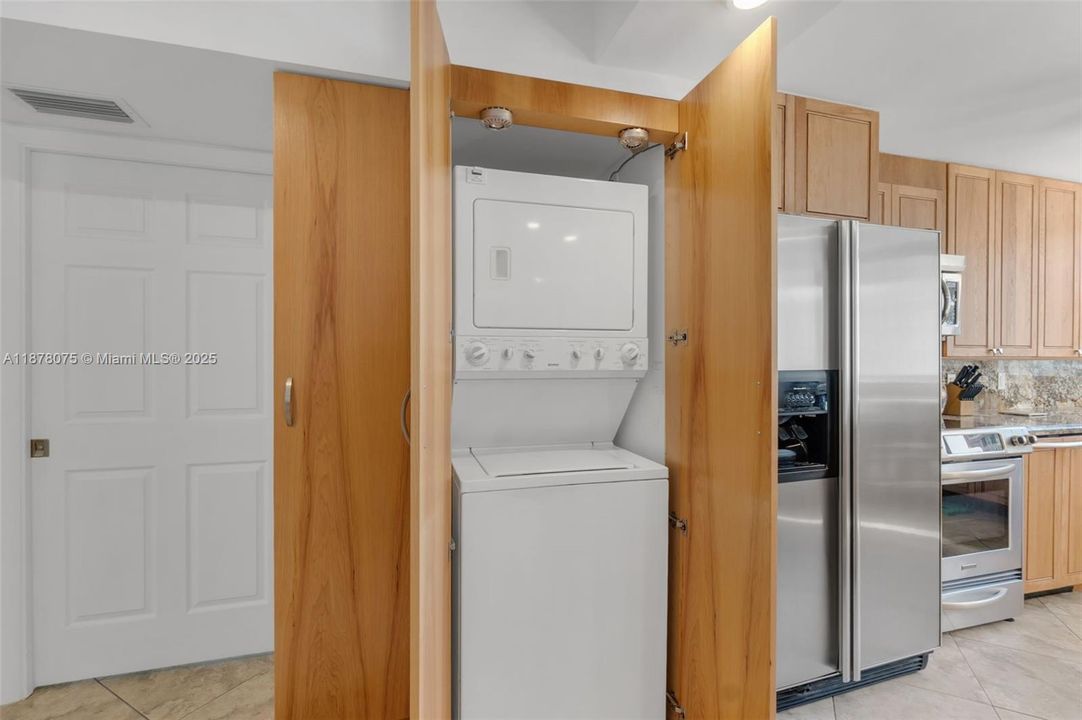 For Sale: $699,900 (2 beds, 2 baths, 1530 Square Feet)