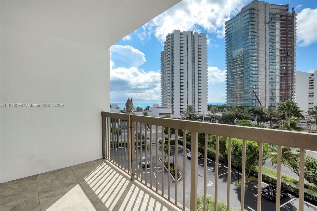 For Sale: $699,900 (2 beds, 2 baths, 1530 Square Feet)