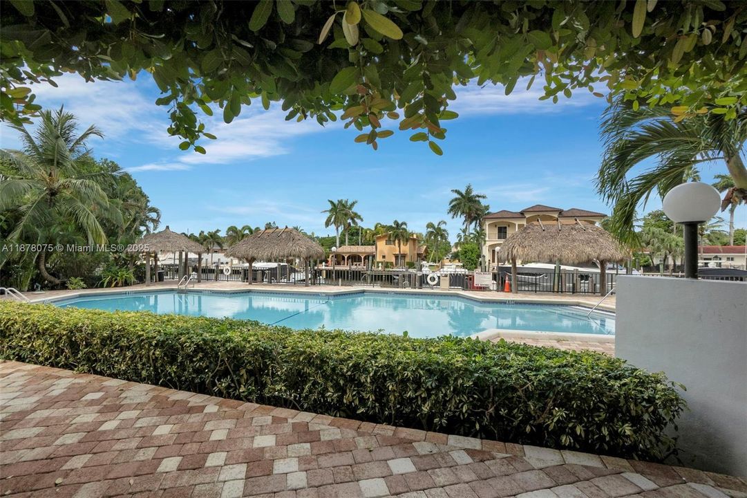 For Sale: $699,900 (2 beds, 2 baths, 1530 Square Feet)