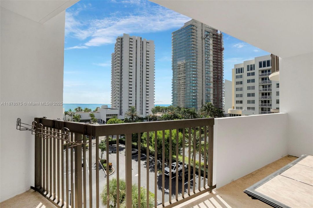 For Sale: $699,900 (2 beds, 2 baths, 1530 Square Feet)