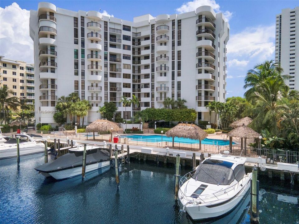 For Sale: $699,900 (2 beds, 2 baths, 1530 Square Feet)