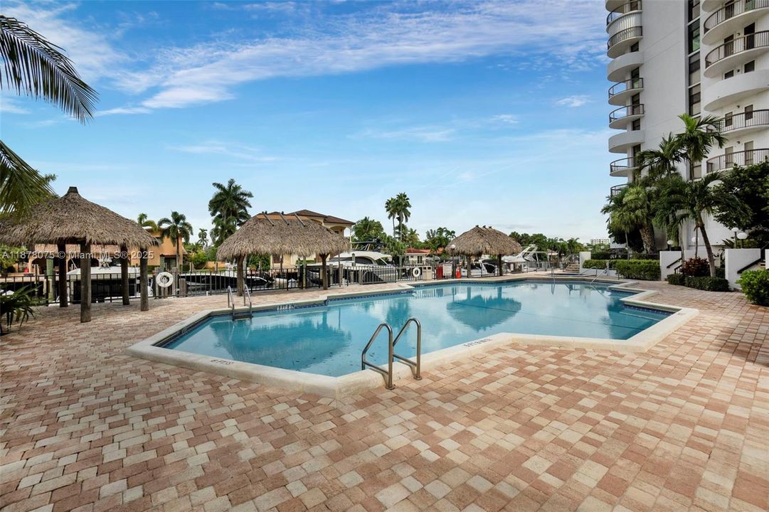 For Sale: $699,900 (2 beds, 2 baths, 1530 Square Feet)