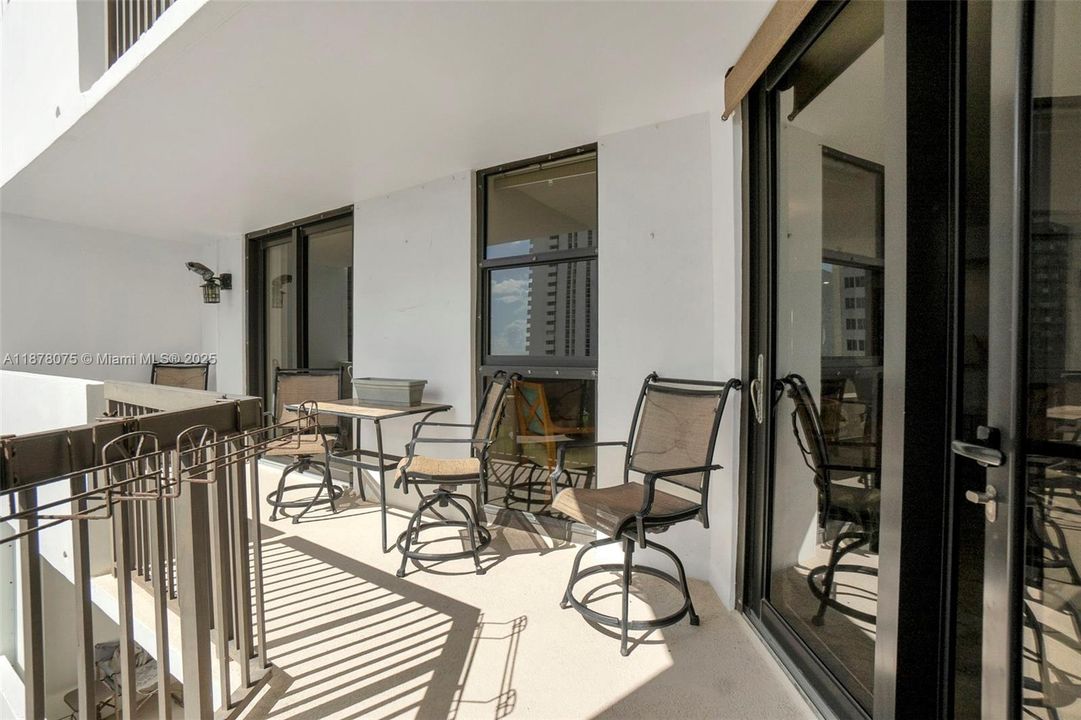 For Sale: $699,900 (2 beds, 2 baths, 1530 Square Feet)