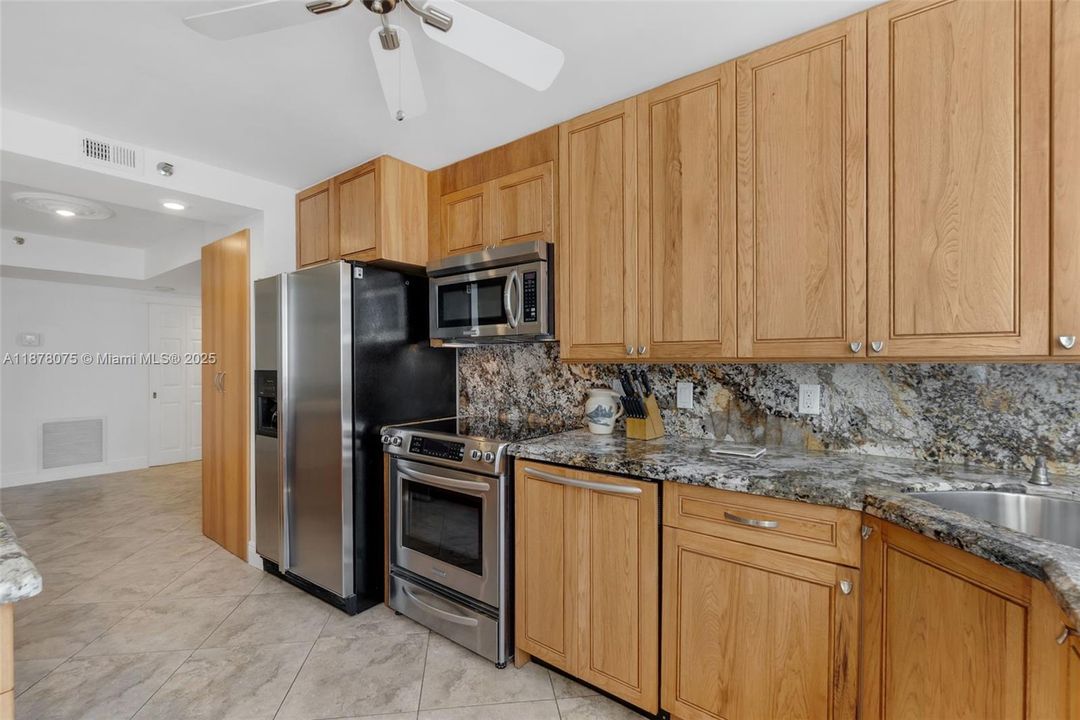 For Sale: $699,900 (2 beds, 2 baths, 1530 Square Feet)