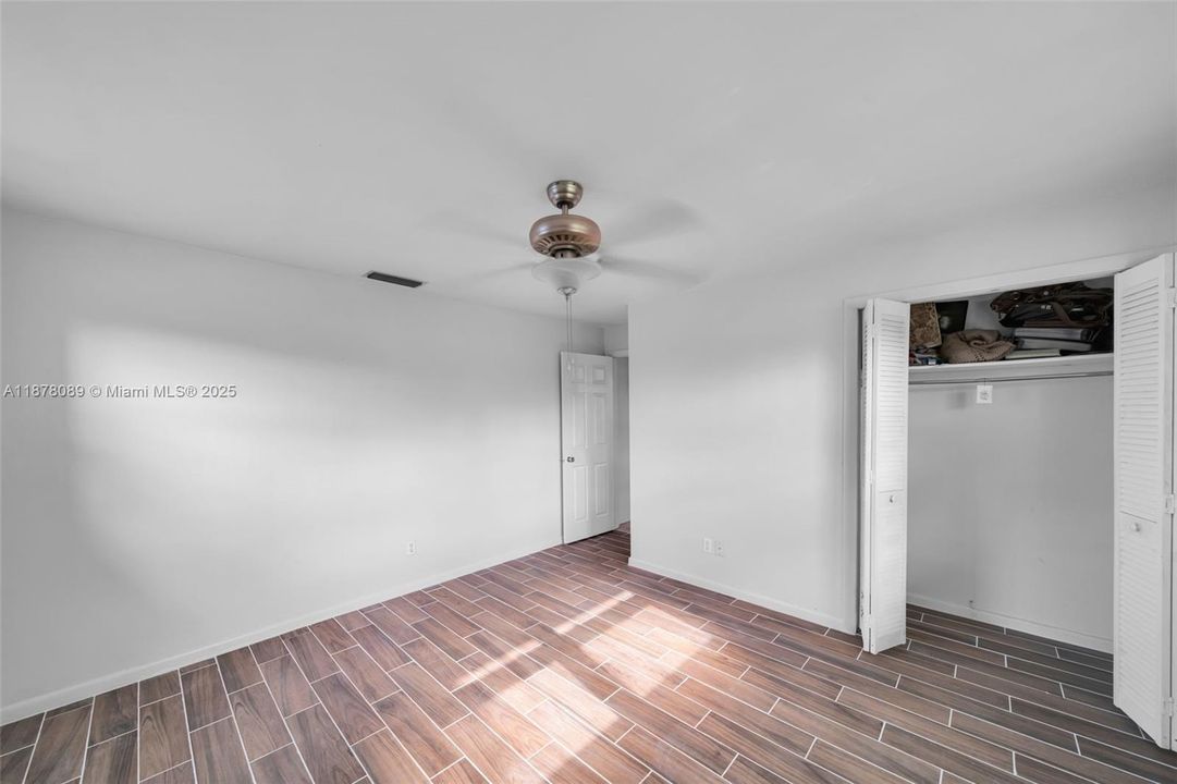 Vendido Recientemente: $344,900 (3 camas, 2 baños, 1931 Pies cuadrados)