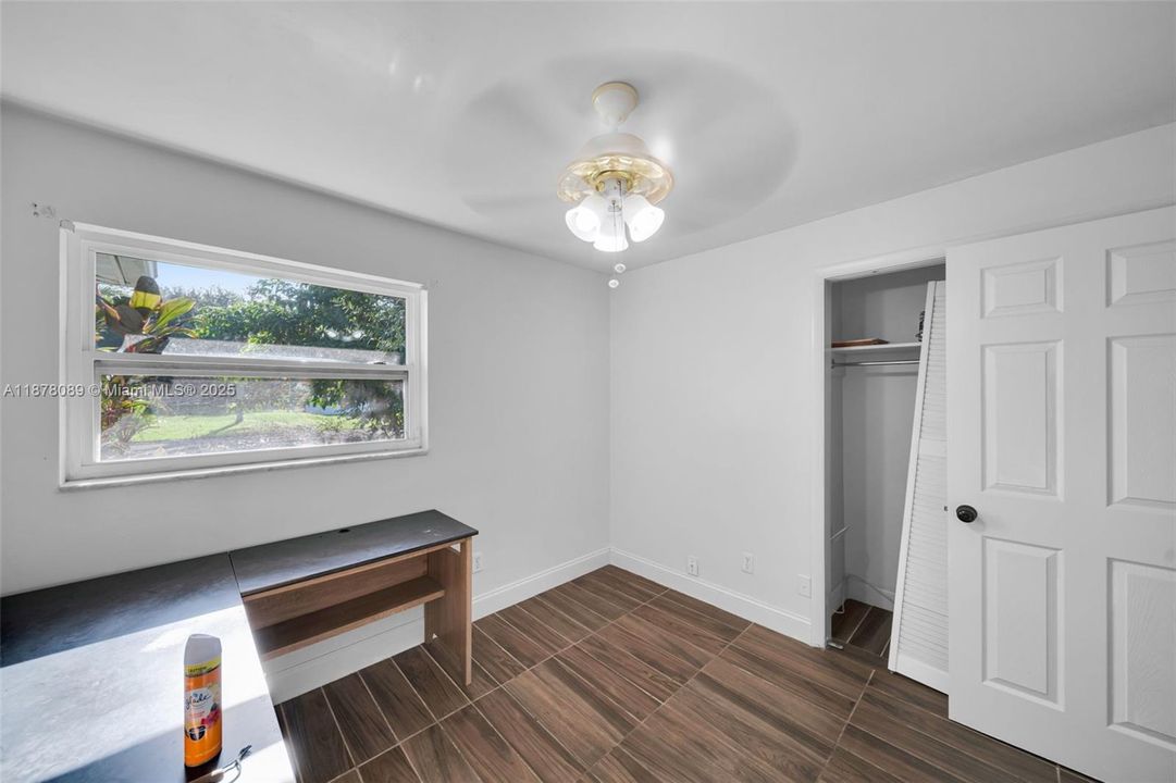 Vendido Recientemente: $344,900 (3 camas, 2 baños, 1931 Pies cuadrados)