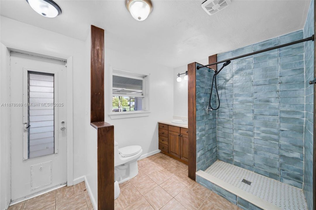 Vendido Recientemente: $344,900 (3 camas, 2 baños, 1931 Pies cuadrados)