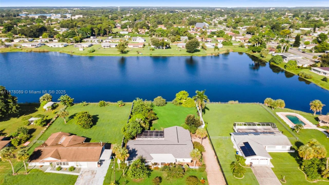 Vendido Recientemente: $344,900 (3 camas, 2 baños, 1931 Pies cuadrados)