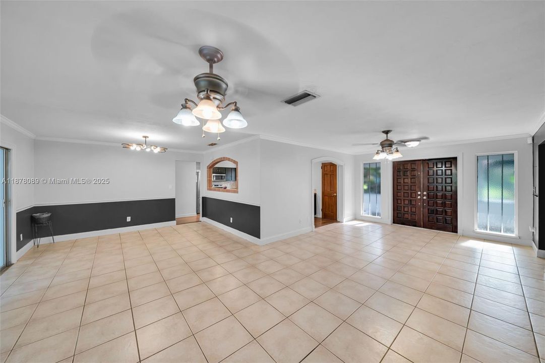 Vendido Recientemente: $344,900 (3 camas, 2 baños, 1931 Pies cuadrados)