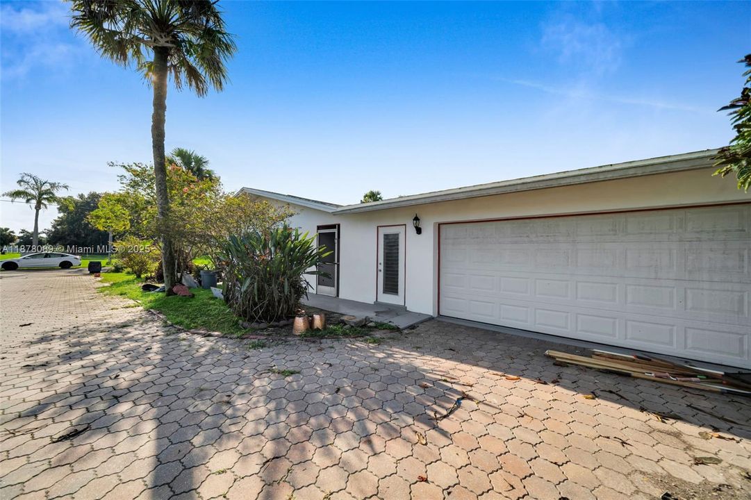 Vendido Recientemente: $344,900 (3 camas, 2 baños, 1931 Pies cuadrados)