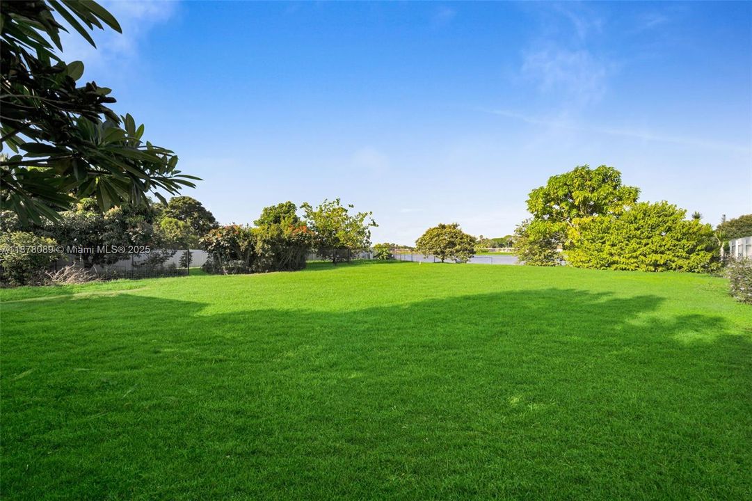 Vendido Recientemente: $344,900 (3 camas, 2 baños, 1931 Pies cuadrados)