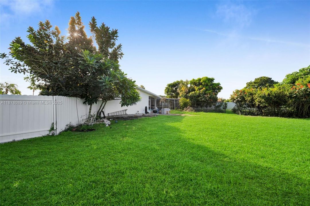 Vendido Recientemente: $344,900 (3 camas, 2 baños, 1931 Pies cuadrados)