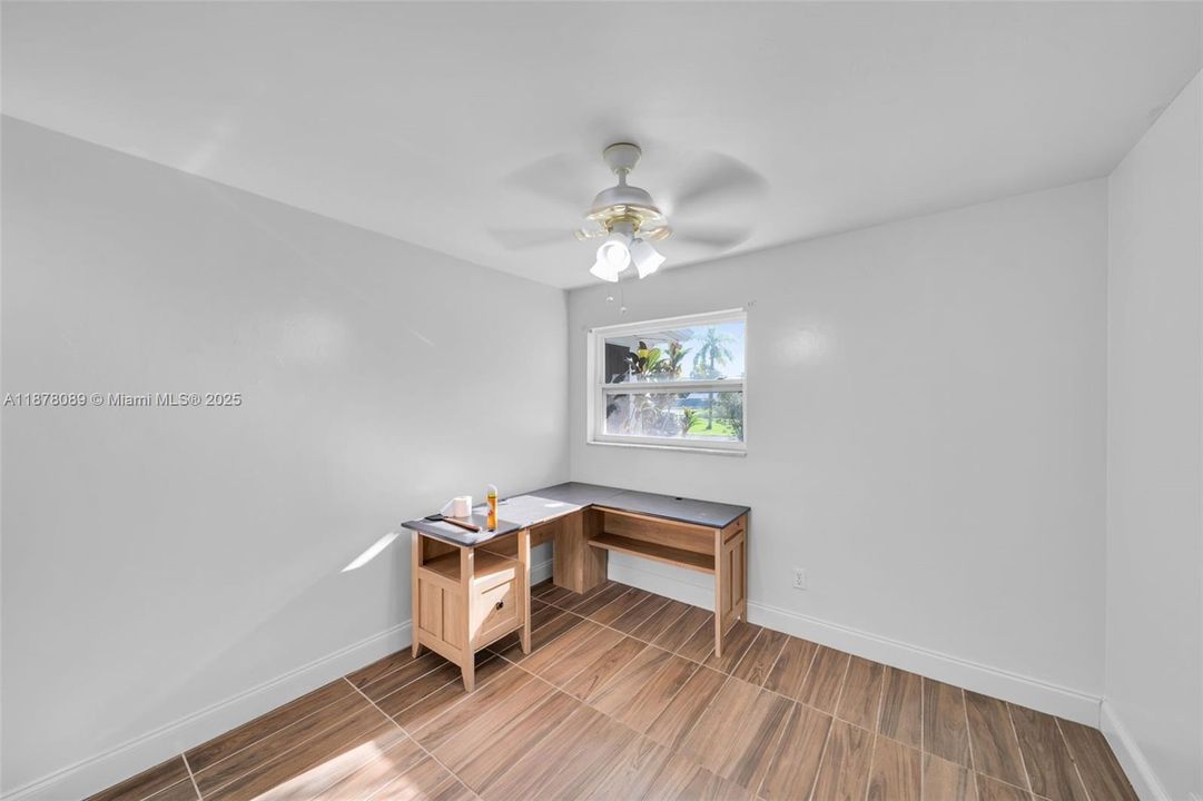 Vendido Recientemente: $344,900 (3 camas, 2 baños, 1931 Pies cuadrados)