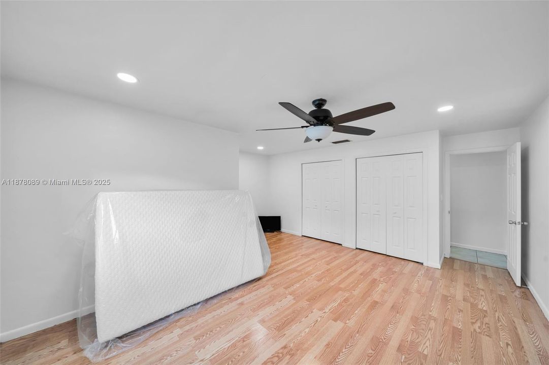 Vendido Recientemente: $344,900 (3 camas, 2 baños, 1931 Pies cuadrados)