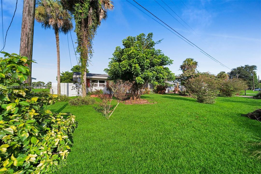 Vendido Recientemente: $344,900 (3 camas, 2 baños, 1931 Pies cuadrados)