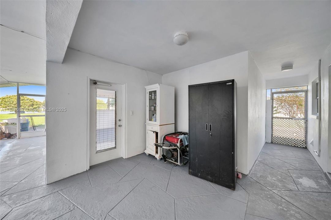 Vendido Recientemente: $344,900 (3 camas, 2 baños, 1931 Pies cuadrados)