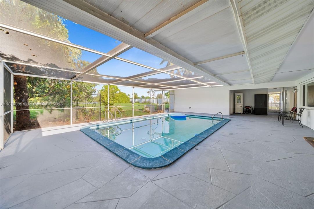 Vendido Recientemente: $344,900 (3 camas, 2 baños, 1931 Pies cuadrados)