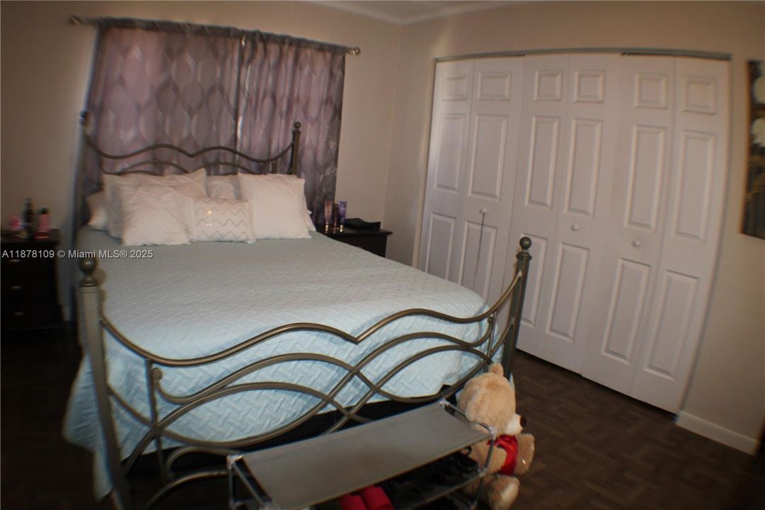 For Sale: $470,000 (3 beds, 2 baths, 1101 Square Feet)