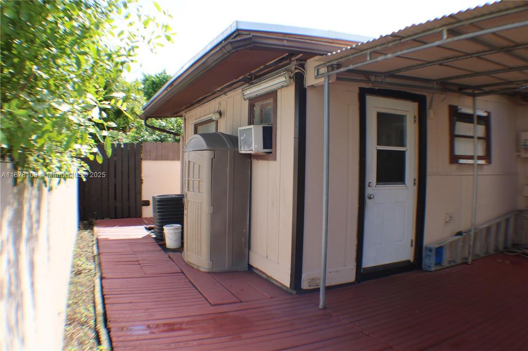 For Sale: $470,000 (3 beds, 2 baths, 1101 Square Feet)